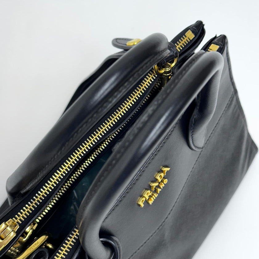 Prada Borsa Esplanade in Saffiano Nero con tracolla