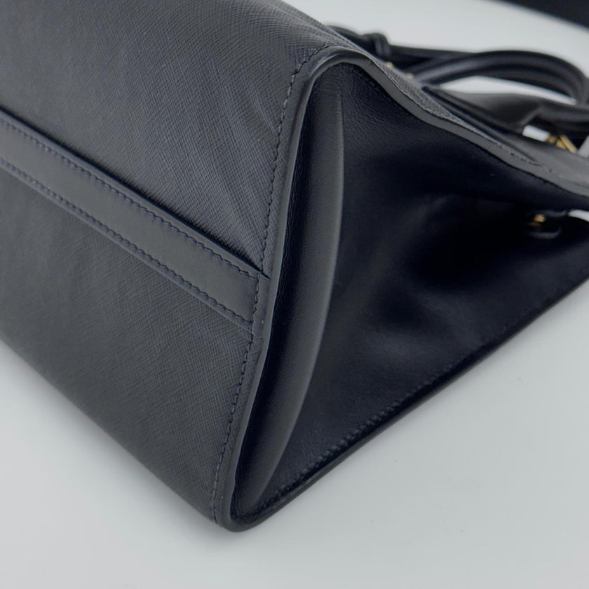 Prada Borsa Esplanade in Saffiano Nero con tracolla