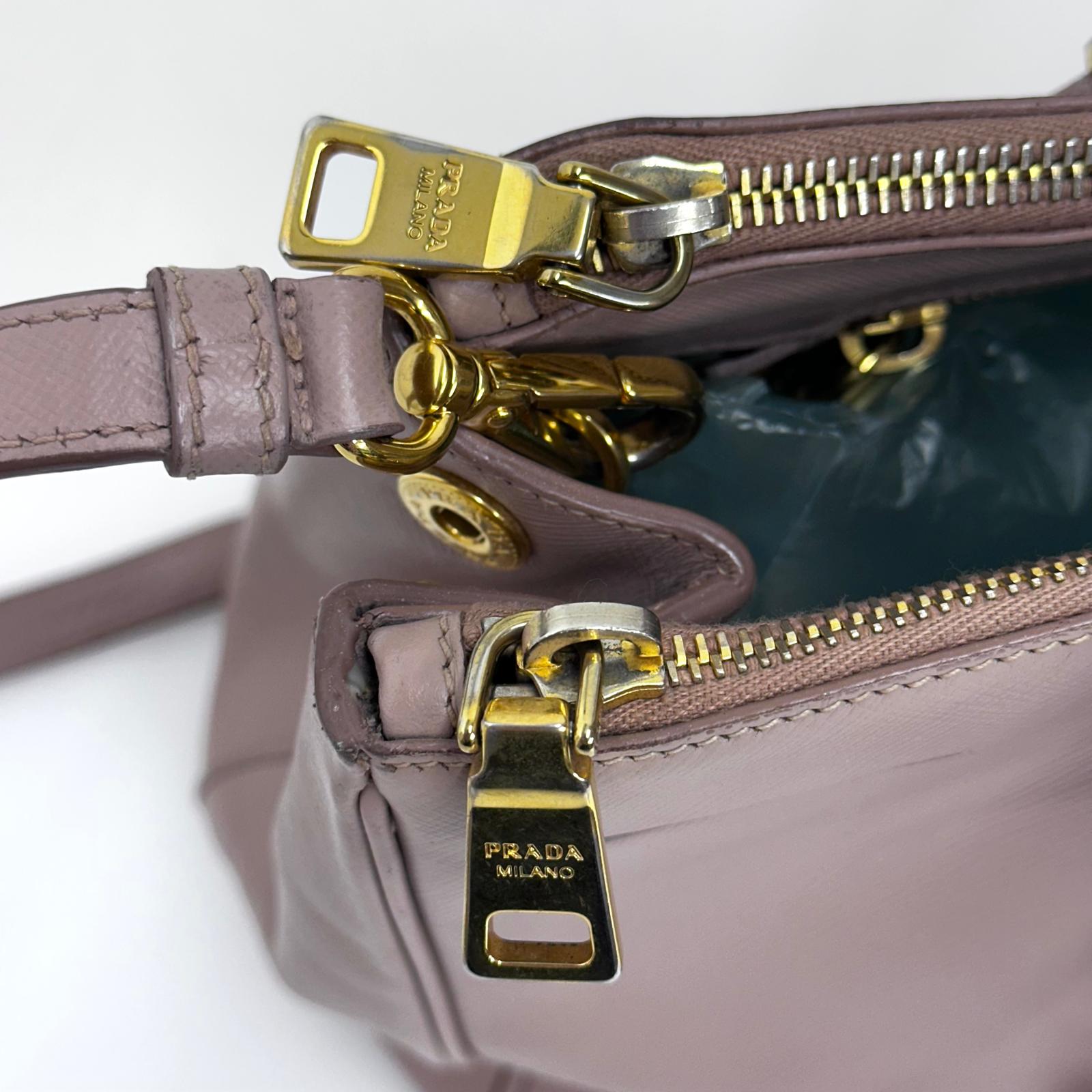 Prada Borsa Galleria Large in Saffiano Lux Cipria