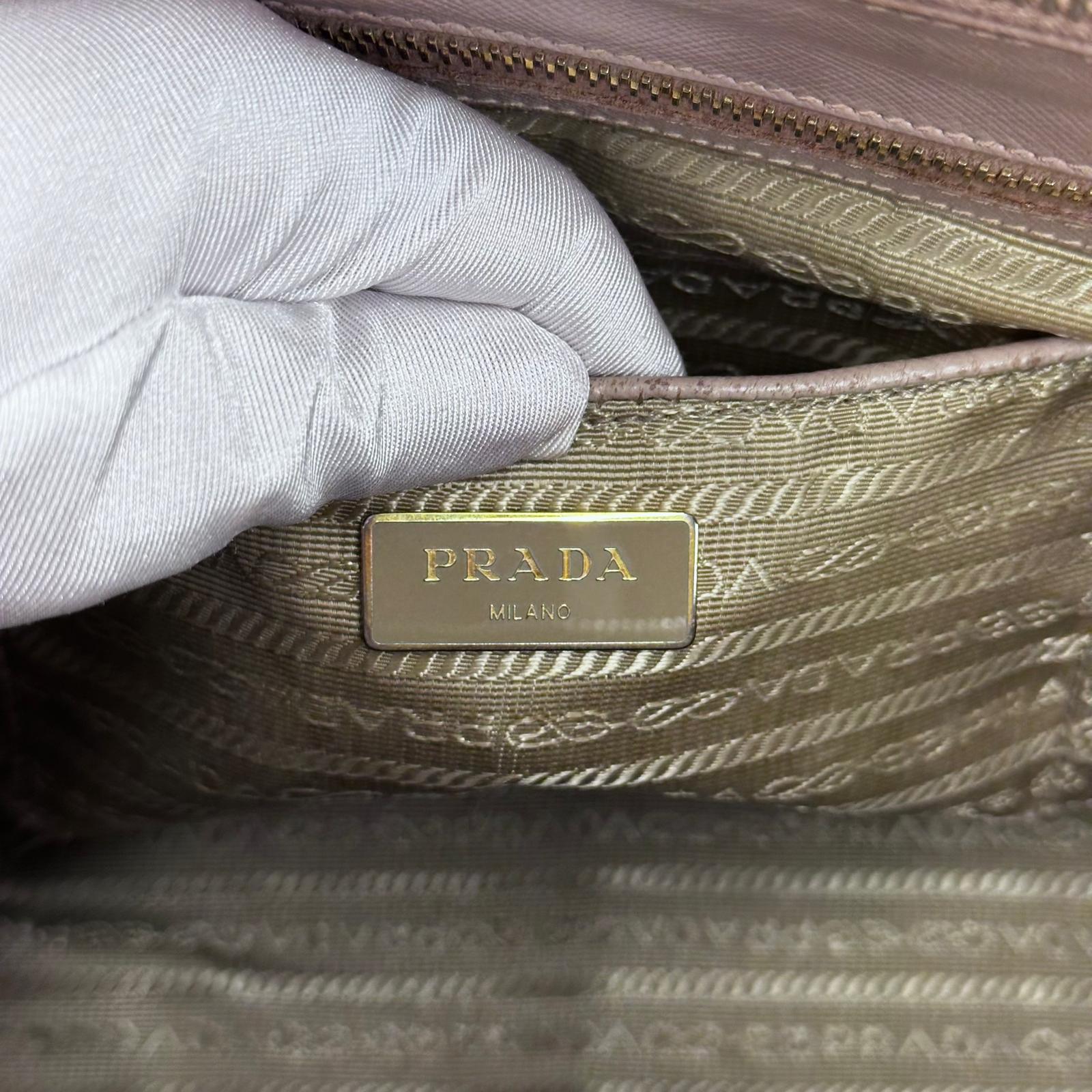 Prada Borsa Galleria Large in Saffiano Lux Cipria