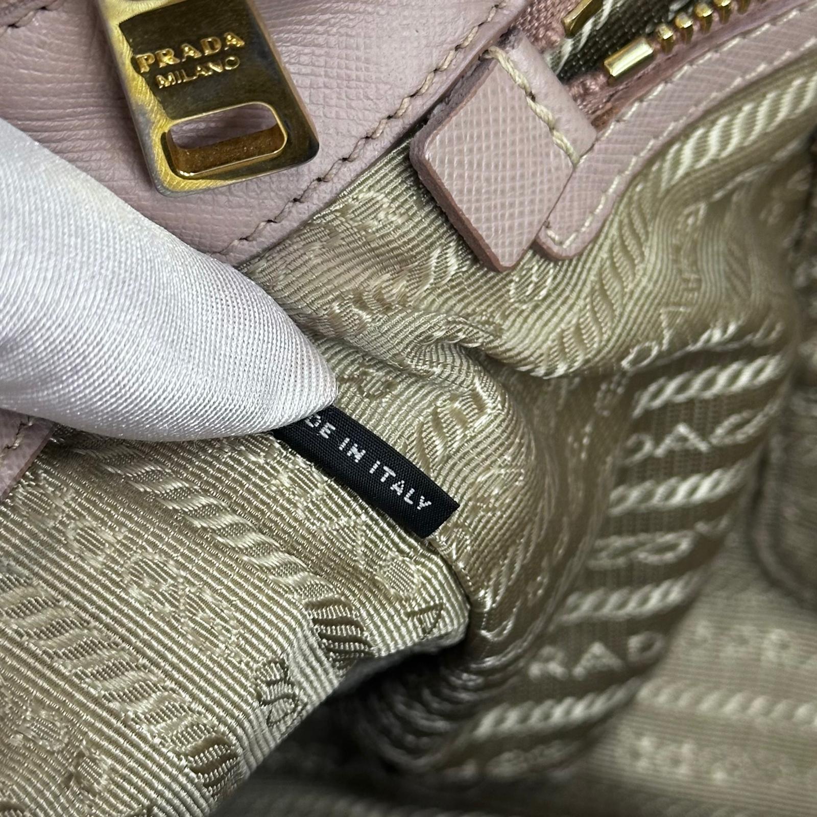 Prada Borsa Galleria Large in Saffiano Lux Cipria