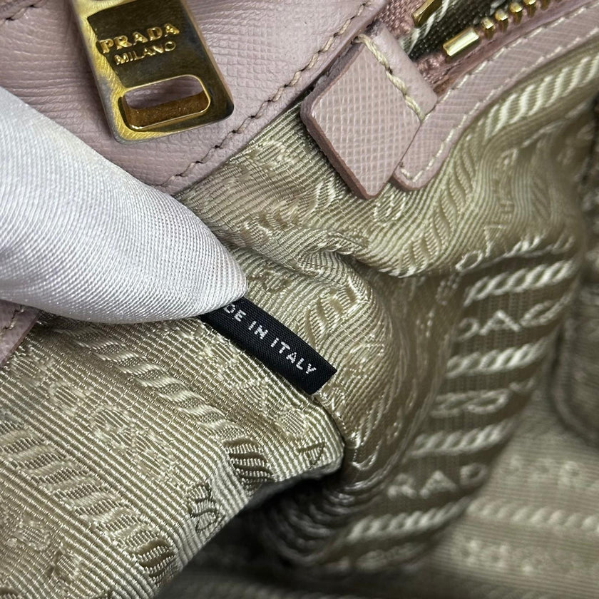 Prada Borsa Galleria Large in Saffiano Lux Cipria