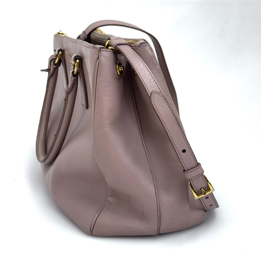 Prada Borsa Galleria Large in Saffiano Lux Cipria
