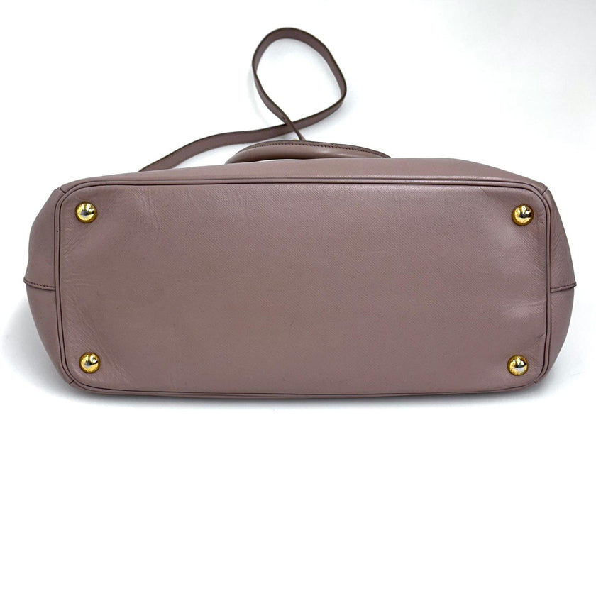 Prada Borsa Galleria Large in Saffiano Lux Cipria