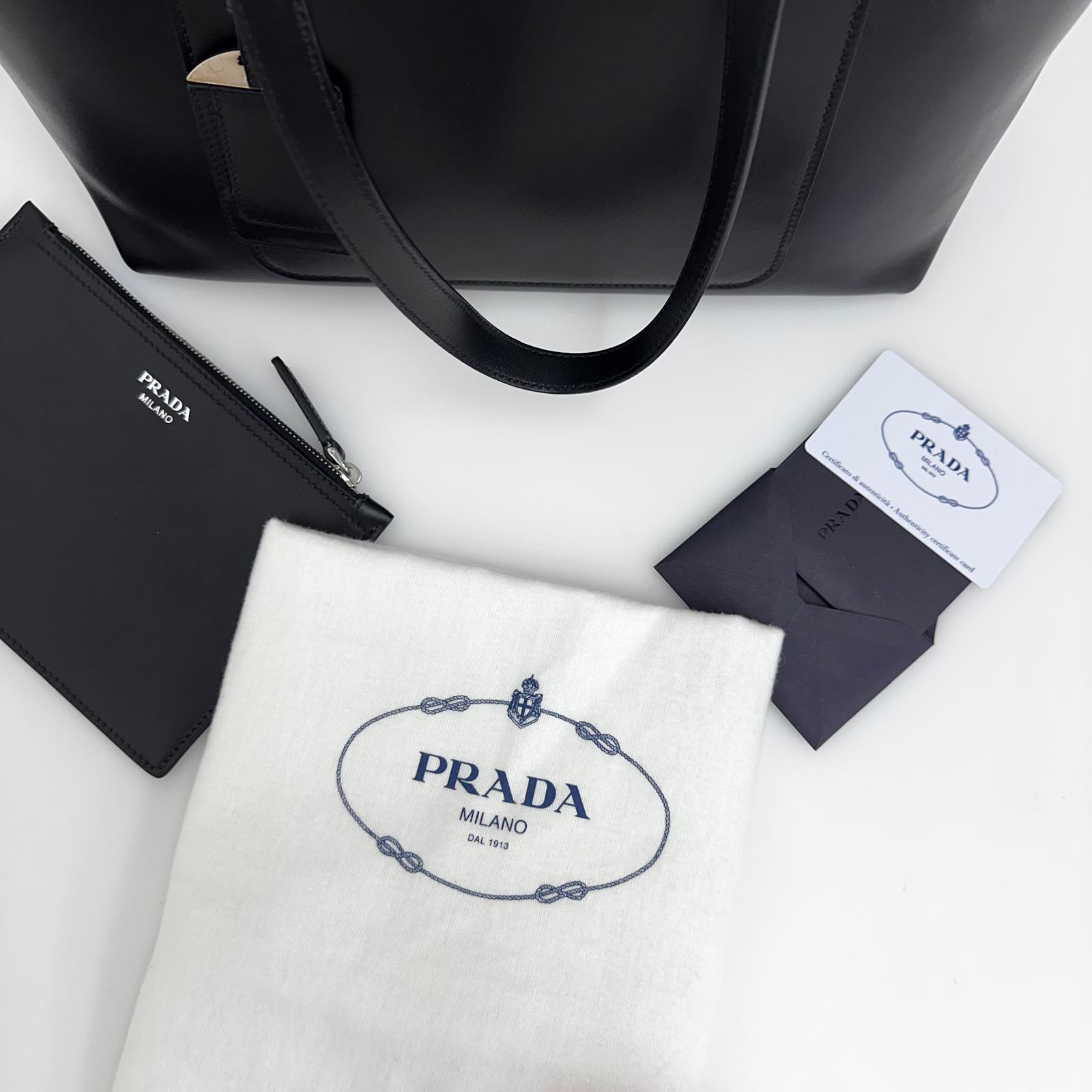 Prada Shopping Tote in Pelle Nera con Pochette Coordinata