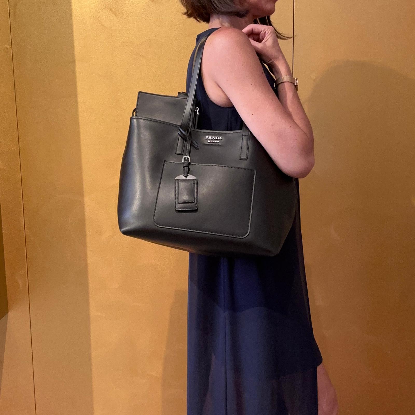 Prada Shopping Tote in Pelle Nera con Pochette Coordinata
