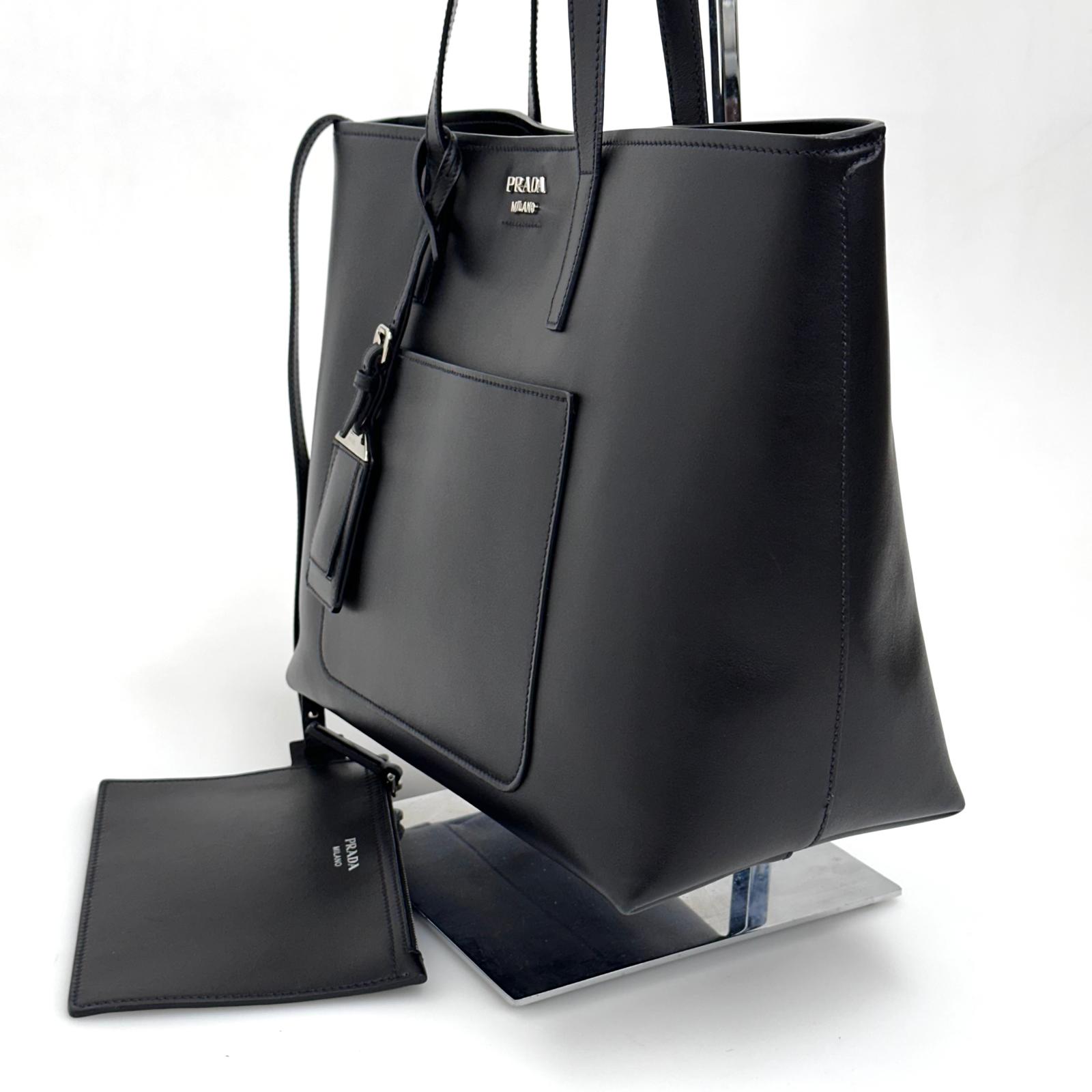 Prada Shopping Tote in Pelle Nera con Pochette Coordinata