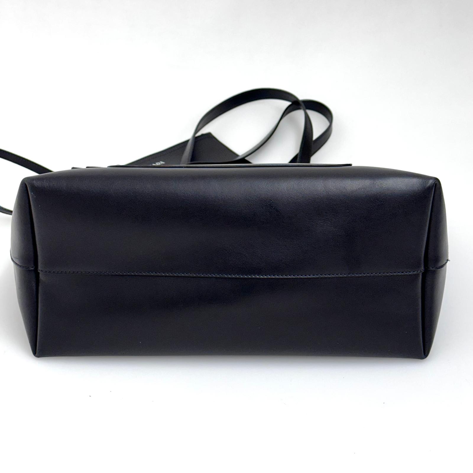 Prada Shopping Tote in Pelle Nera con Pochette Coordinata