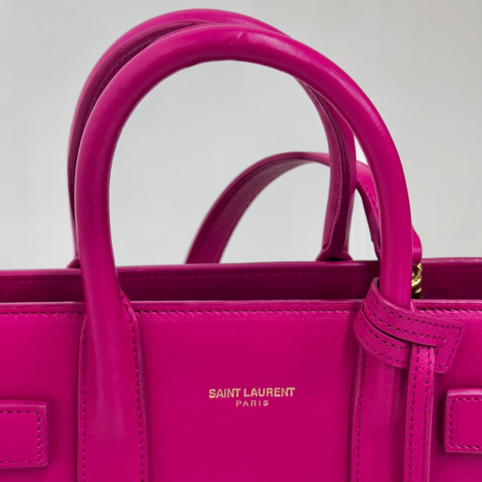 Saint Laurent Borsa Sac de Jour Nano in Pelle Fucsia