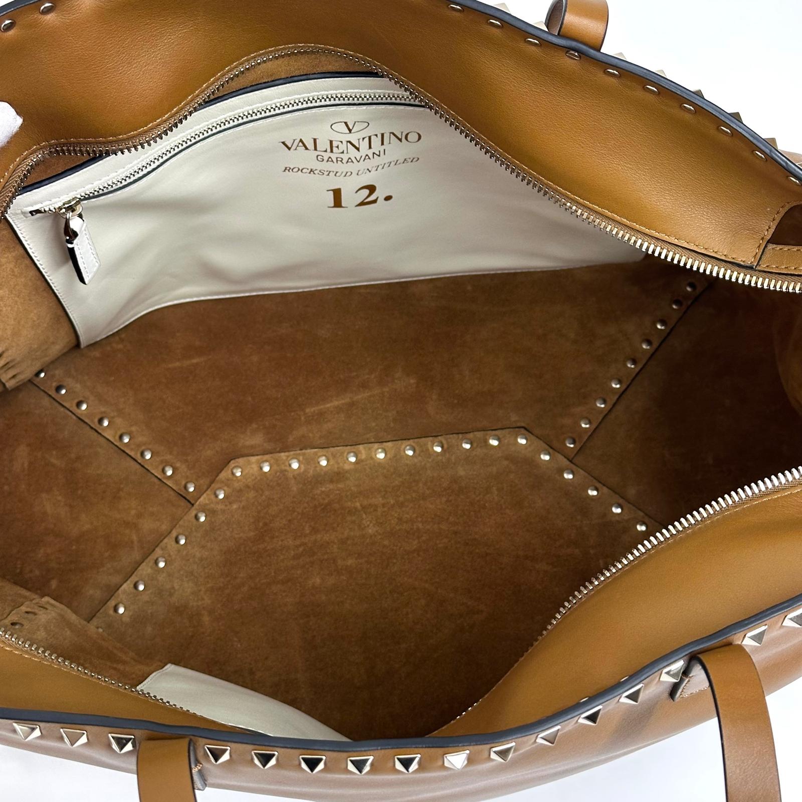 Valentino Rockstud Shopping Bag in Pelle Biscotto con Borchie