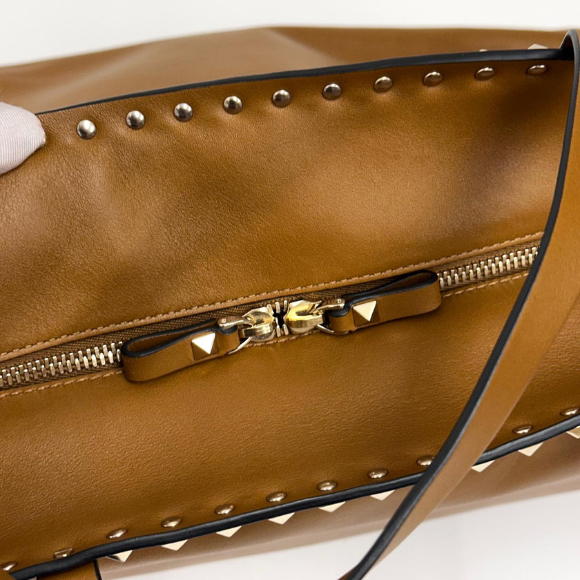 Valentino Rockstud Shopping Bag in Pelle Biscotto con Borchie