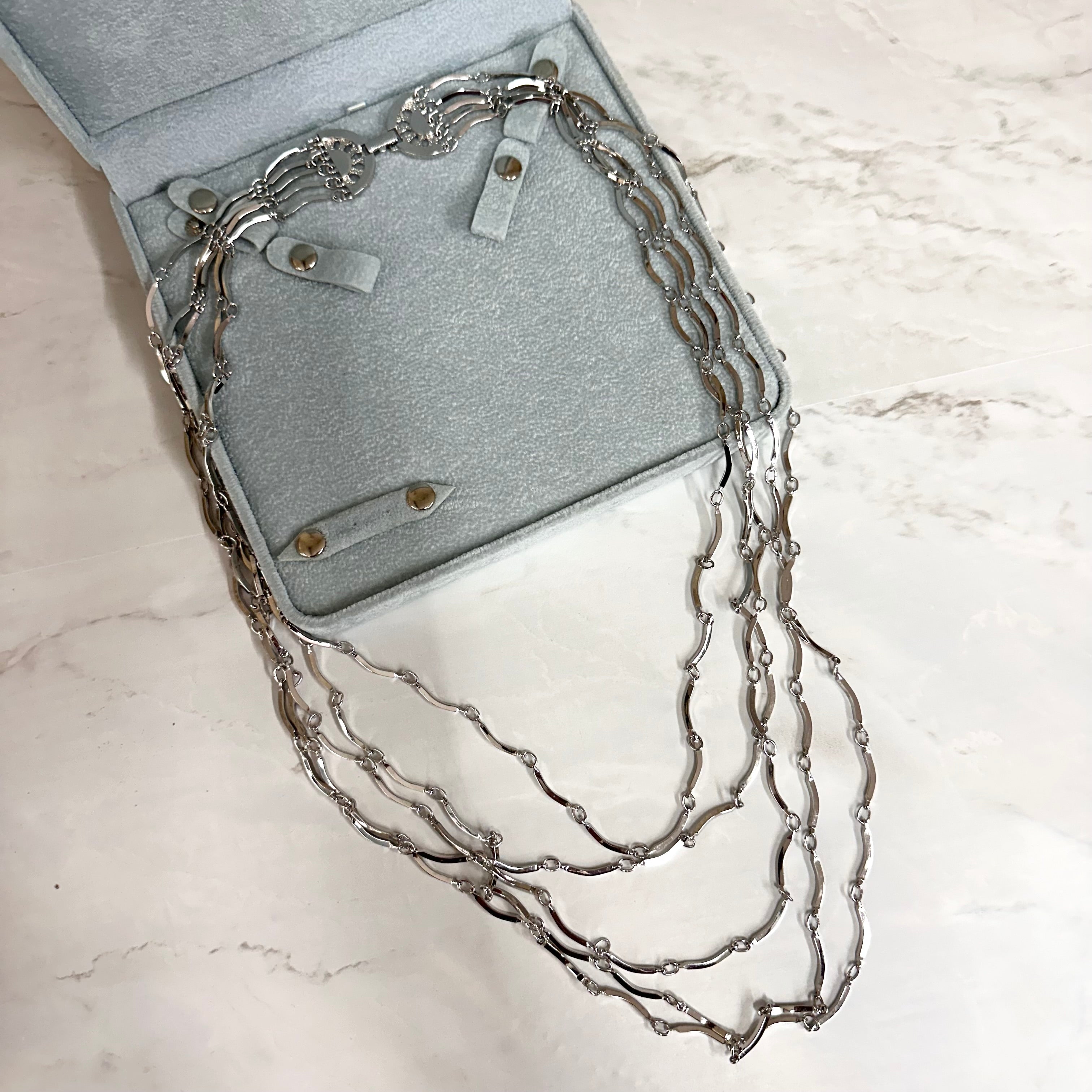 Collana Vintage Saint Laurent a Più Fili in Metallo Argento – Gioiello Statement Anni ’80