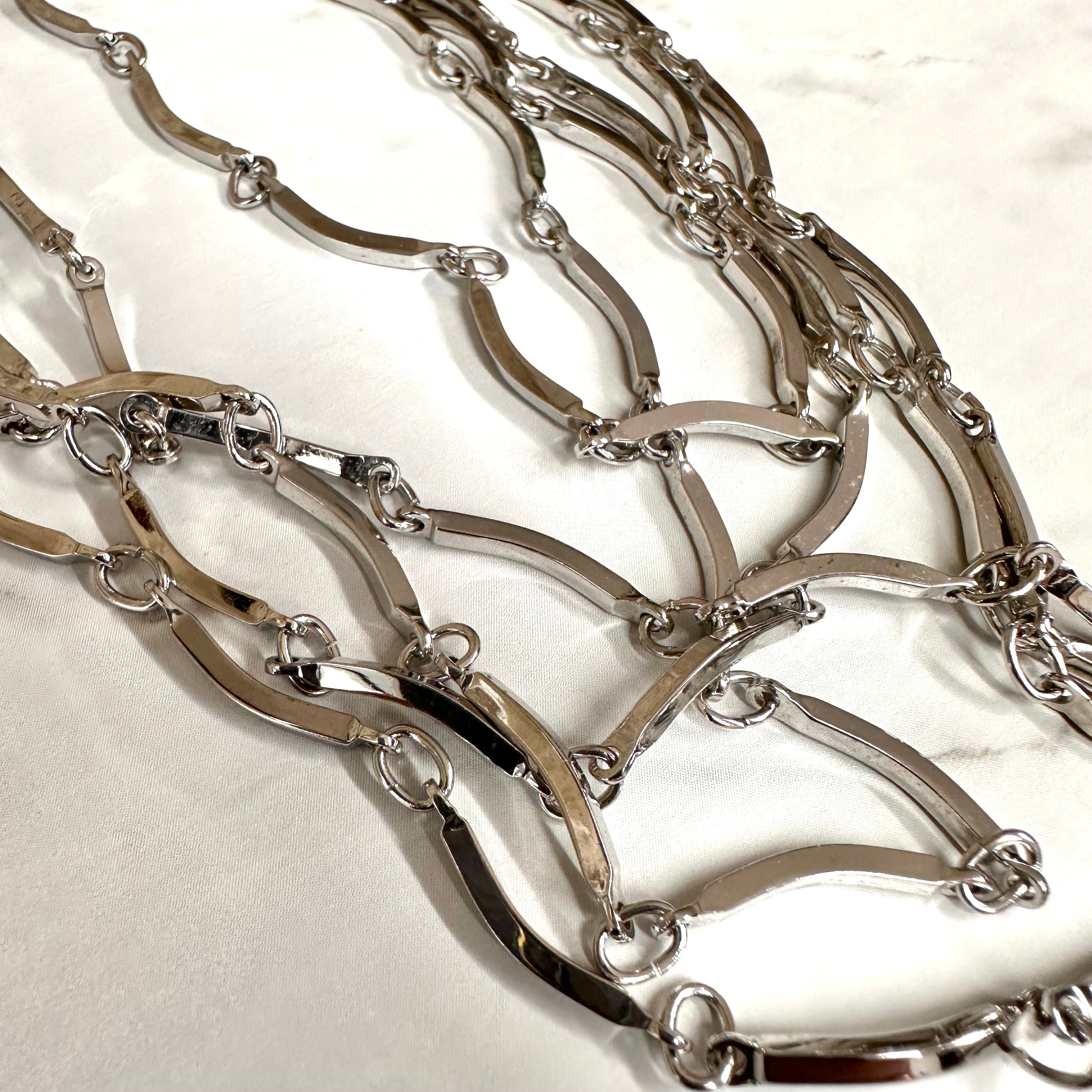 Collana Vintage Saint Laurent a Più Fili in Metallo Argento – Gioiello Statement Anni ’80