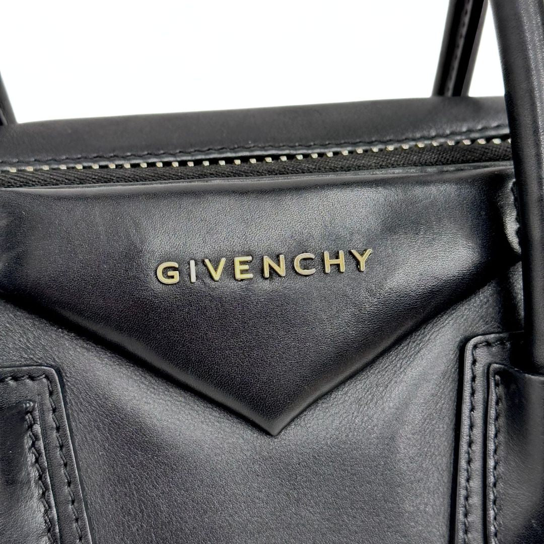 Givenchy borsa a spalla Antigona piccola in pelle nera