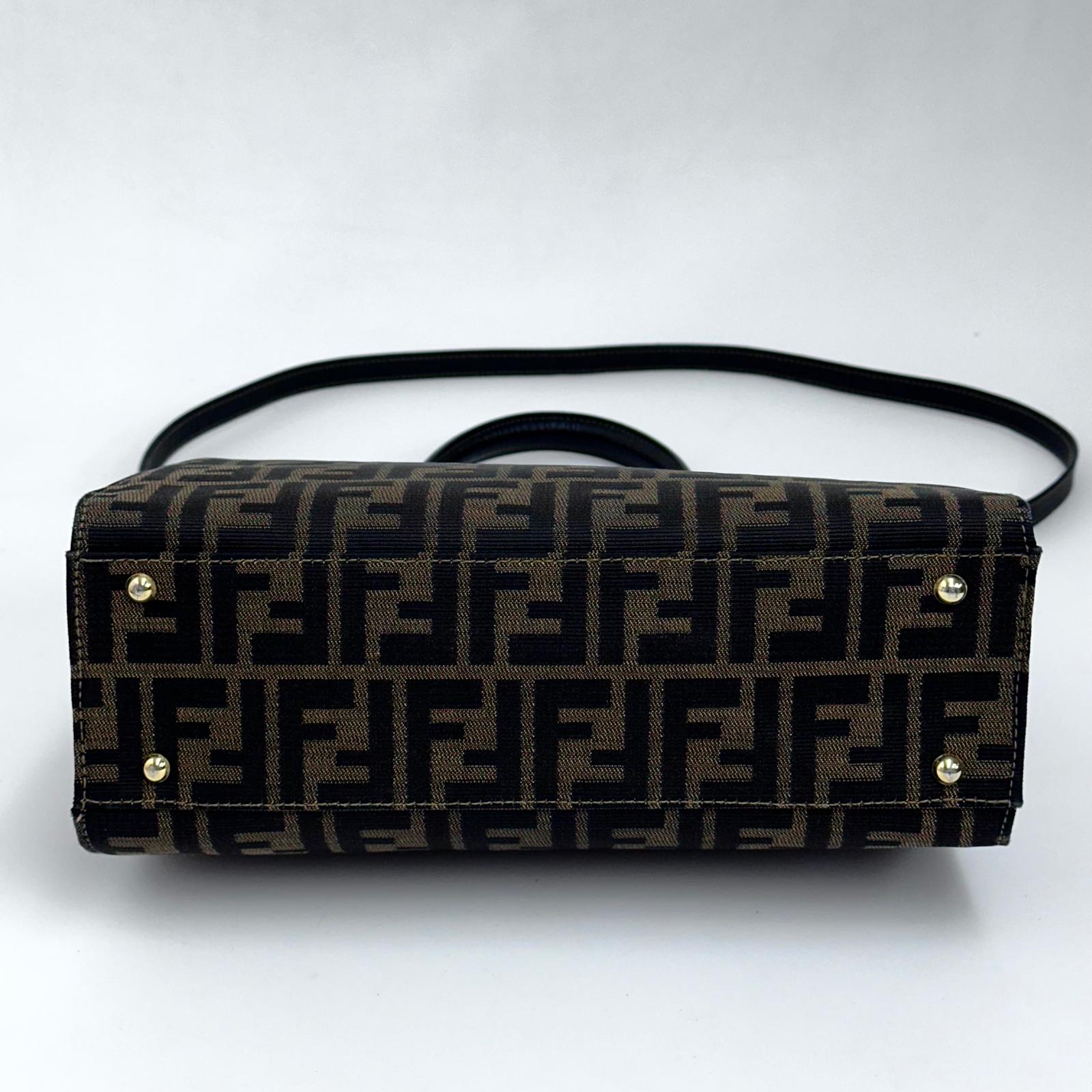 Borsa Fendi a mano con tracolla in tela Zucca
