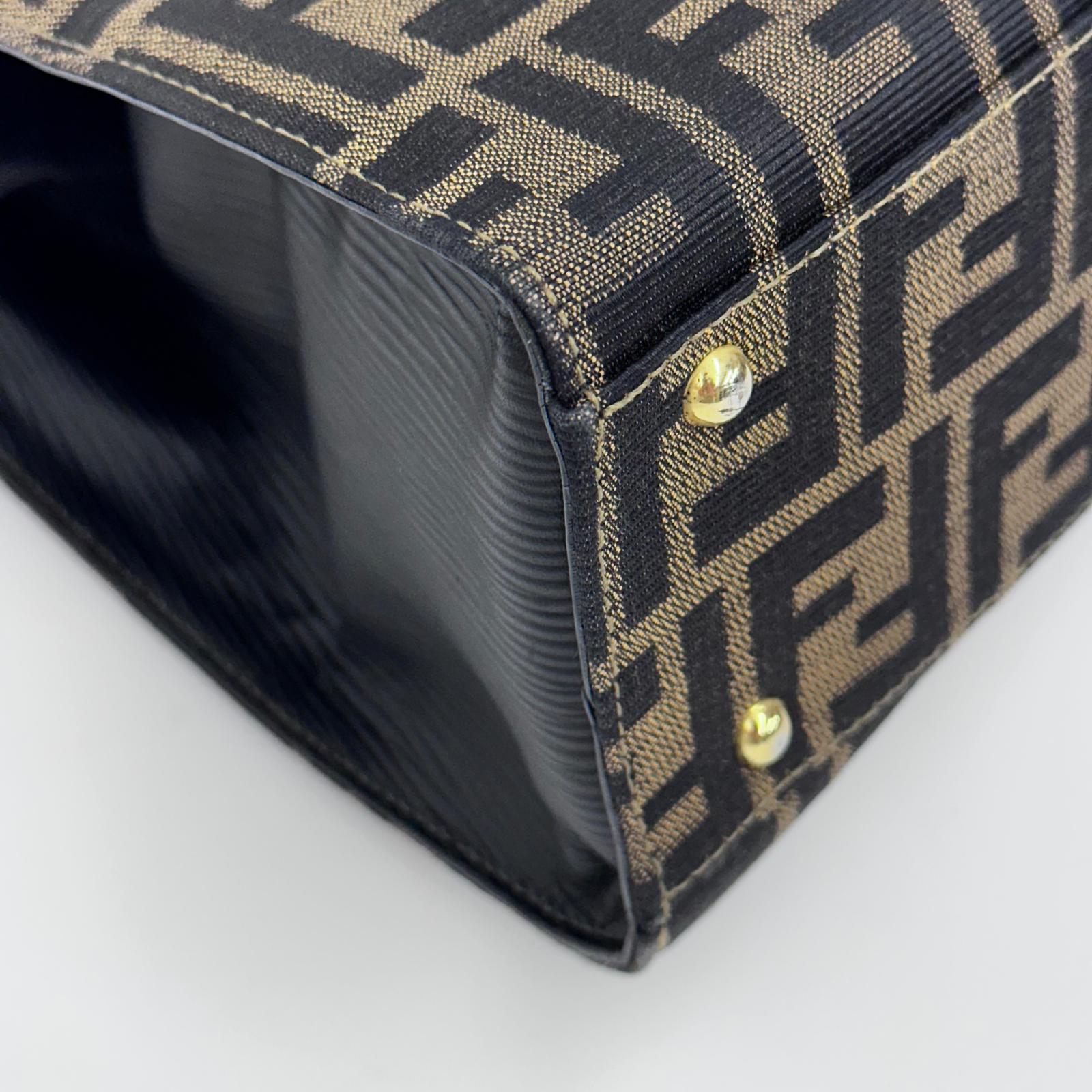 Borsa Fendi a mano con tracolla in tela Zucca