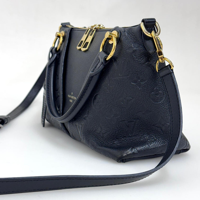 Borsa Louis Vuitton V Tote BB in pelle Monogram Empreinte nera
