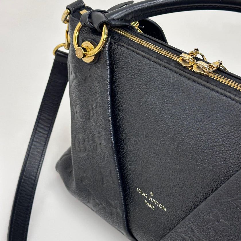Borsa Louis Vuitton V Tote BB in pelle Monogram Empreinte nera