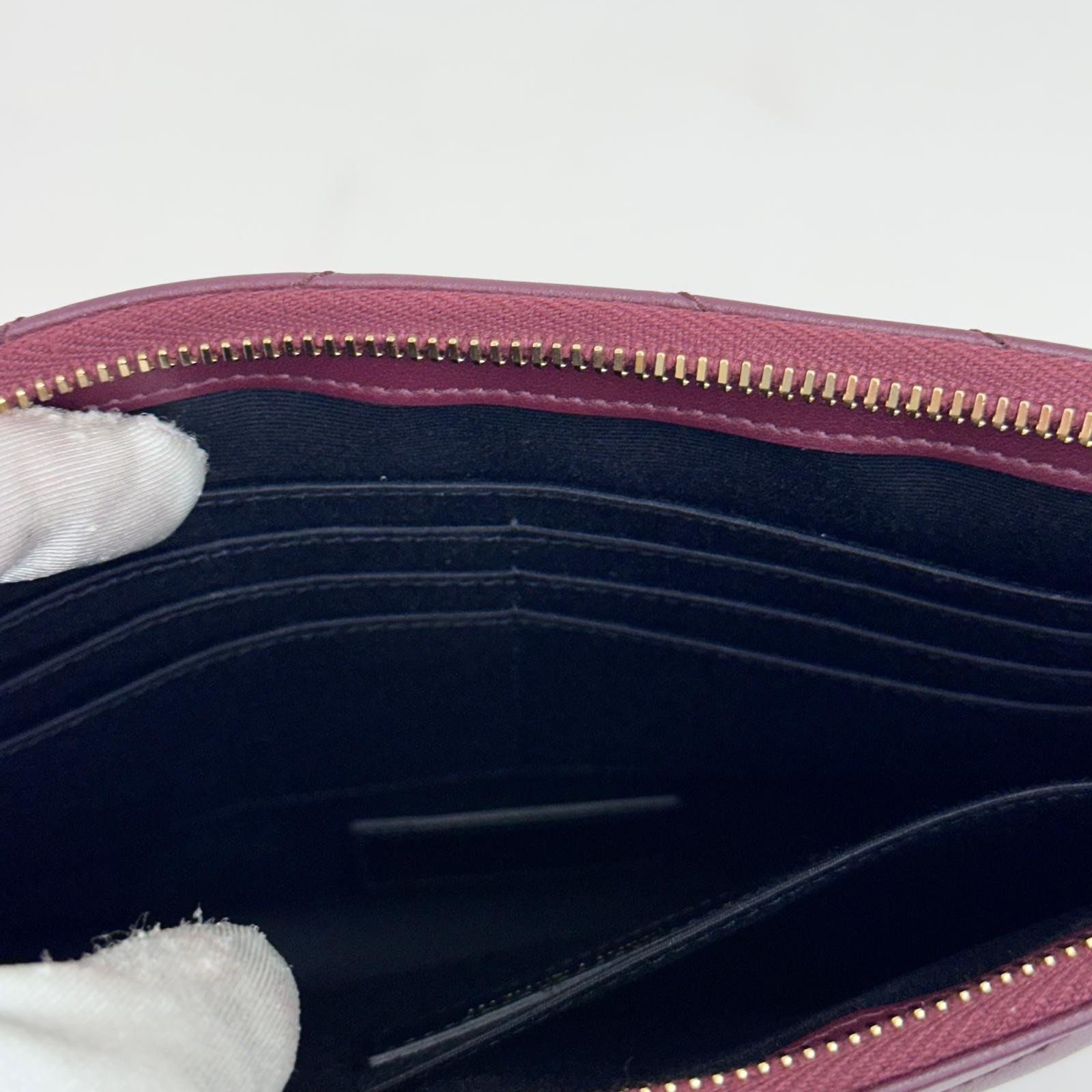 Borsa Pochette Saint Laurent Cassandre Wristlet in Pelle Matelassé Bordeaux