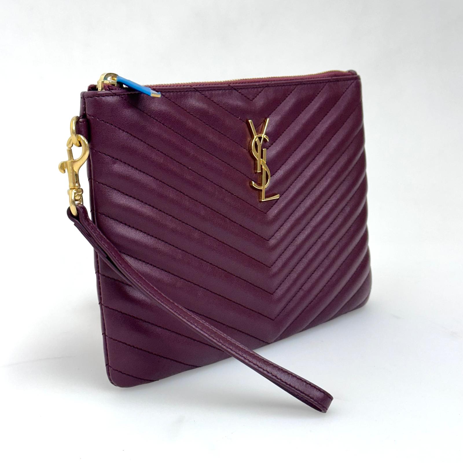 Borsa Pochette Saint Laurent Cassandre Wristlet in Pelle Matelassé Bordeaux