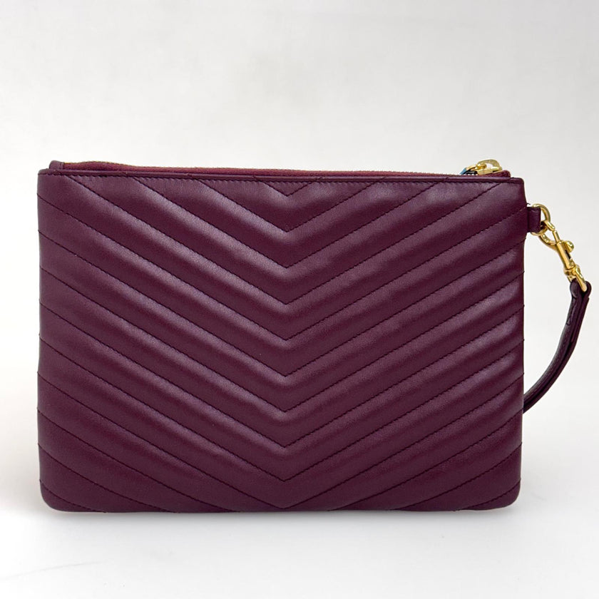 Borsa Pochette Saint Laurent Cassandre Wristlet in Pelle Matelassé Bordeaux