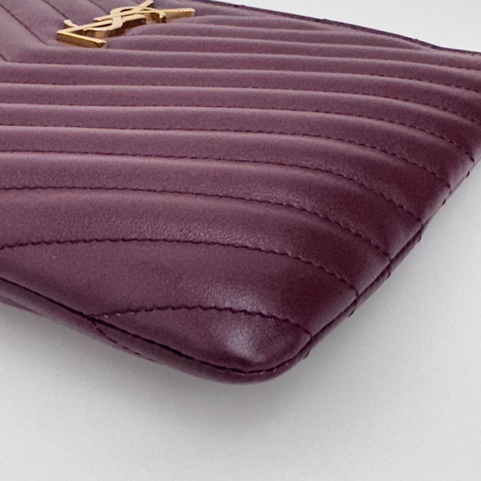 Borsa Pochette Saint Laurent Cassandre Wristlet in Pelle Matelassé Bordeaux