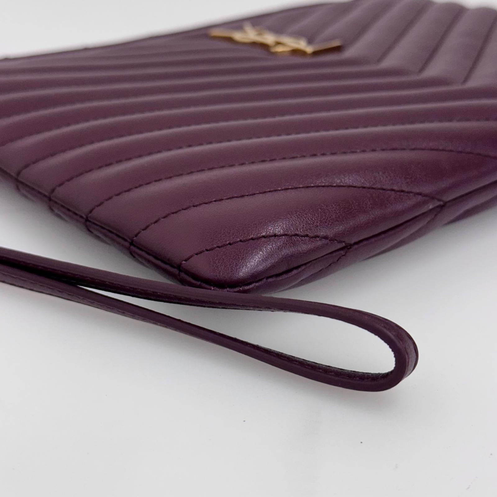 Borsa Pochette Saint Laurent Cassandre Wristlet in Pelle Matelassé Bordeaux