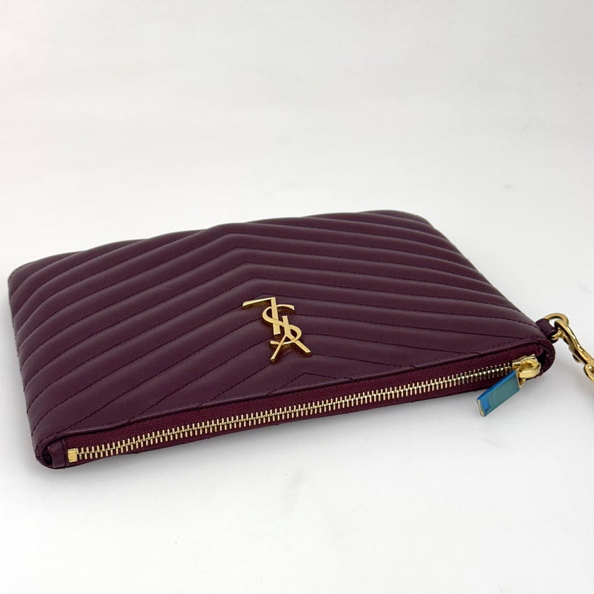 Borsa Pochette Saint Laurent Cassandre Wristlet in Pelle Matelassé Bordeaux