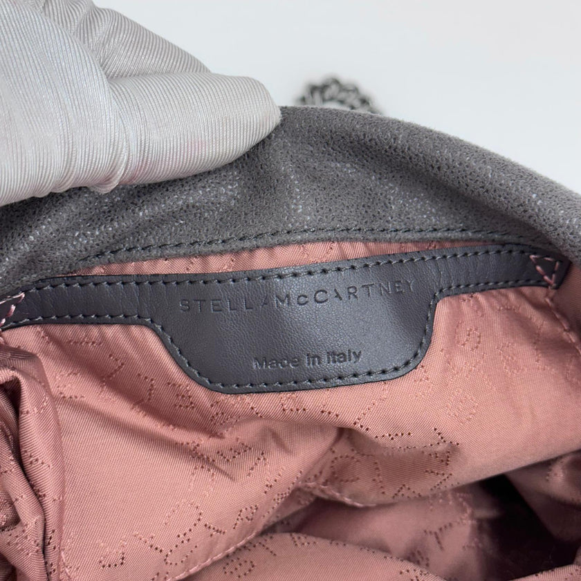 Borsa Stella McCartney a spalla Falabella Mini in eco suede grigia