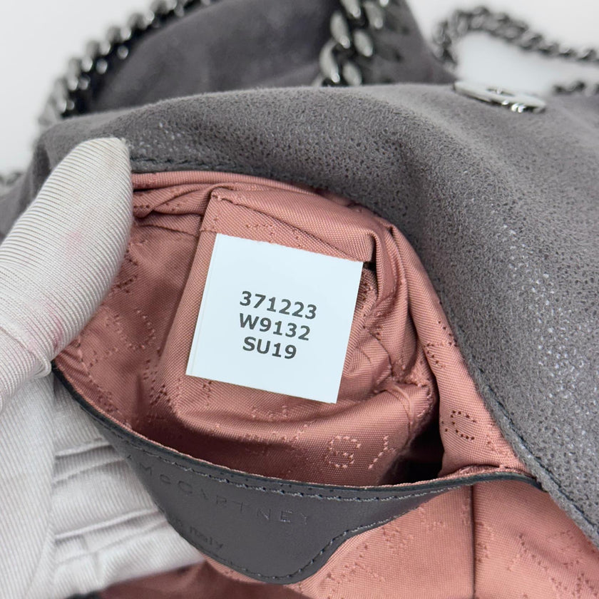 Borsa Stella McCartney a spalla Falabella Mini in eco suede grigia