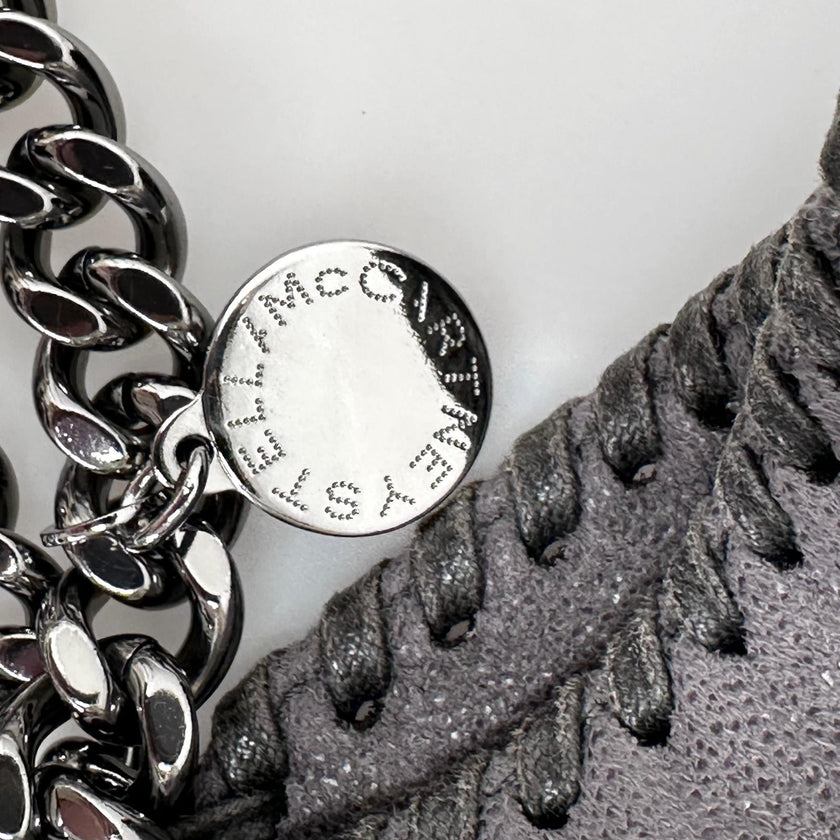 Borsa Stella McCartney a spalla Falabella Mini in eco suede grigia