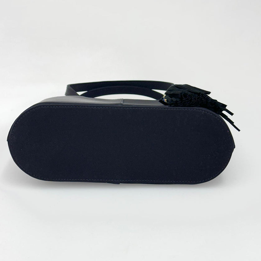 Borsa a mano Givenchy vintage in raso nero con pizzo e nappina gioiello