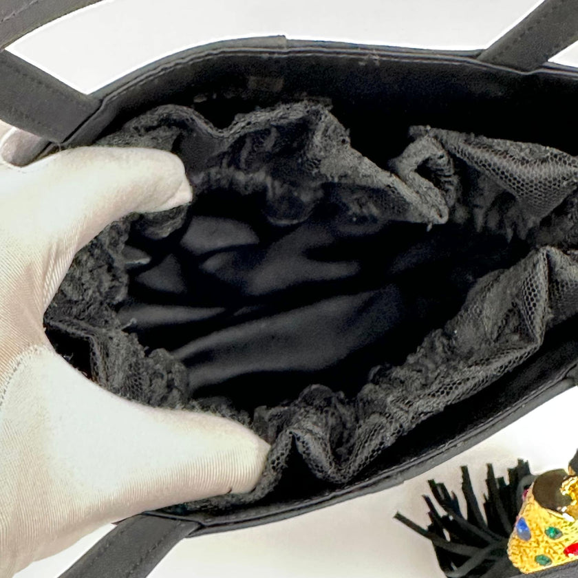 Borsa a mano Givenchy vintage in raso nero con pizzo e nappina gioiello