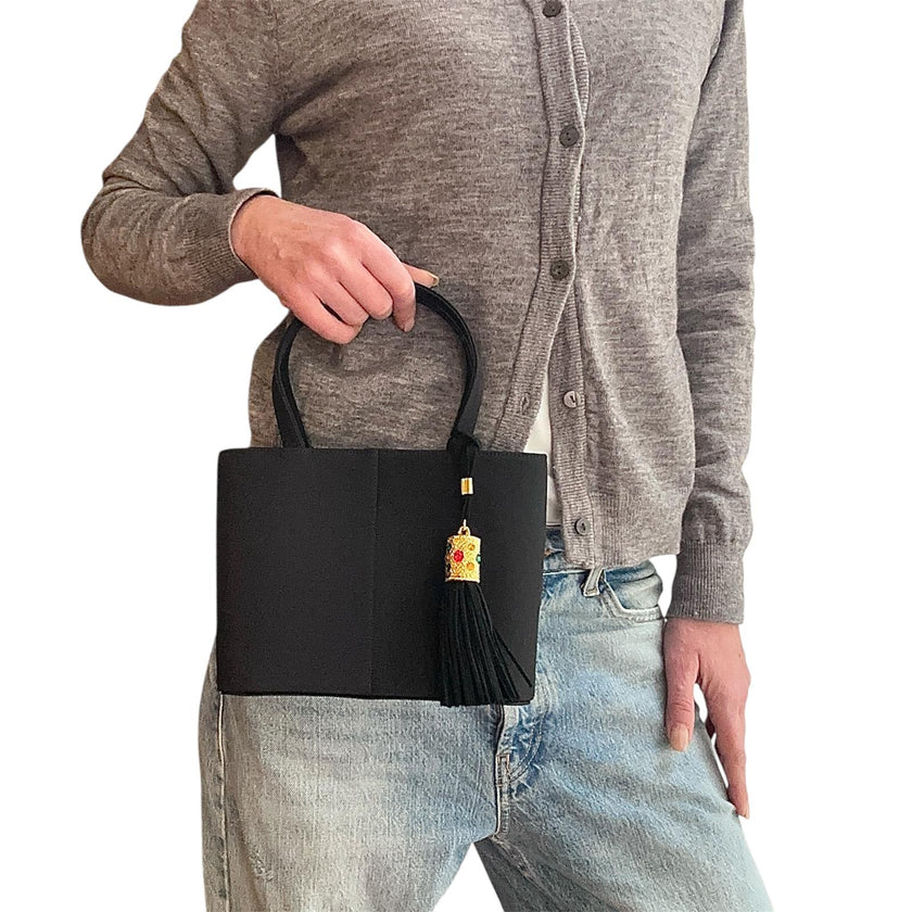 Borsa a mano Givenchy vintage in raso nero con pizzo e nappina gioiello