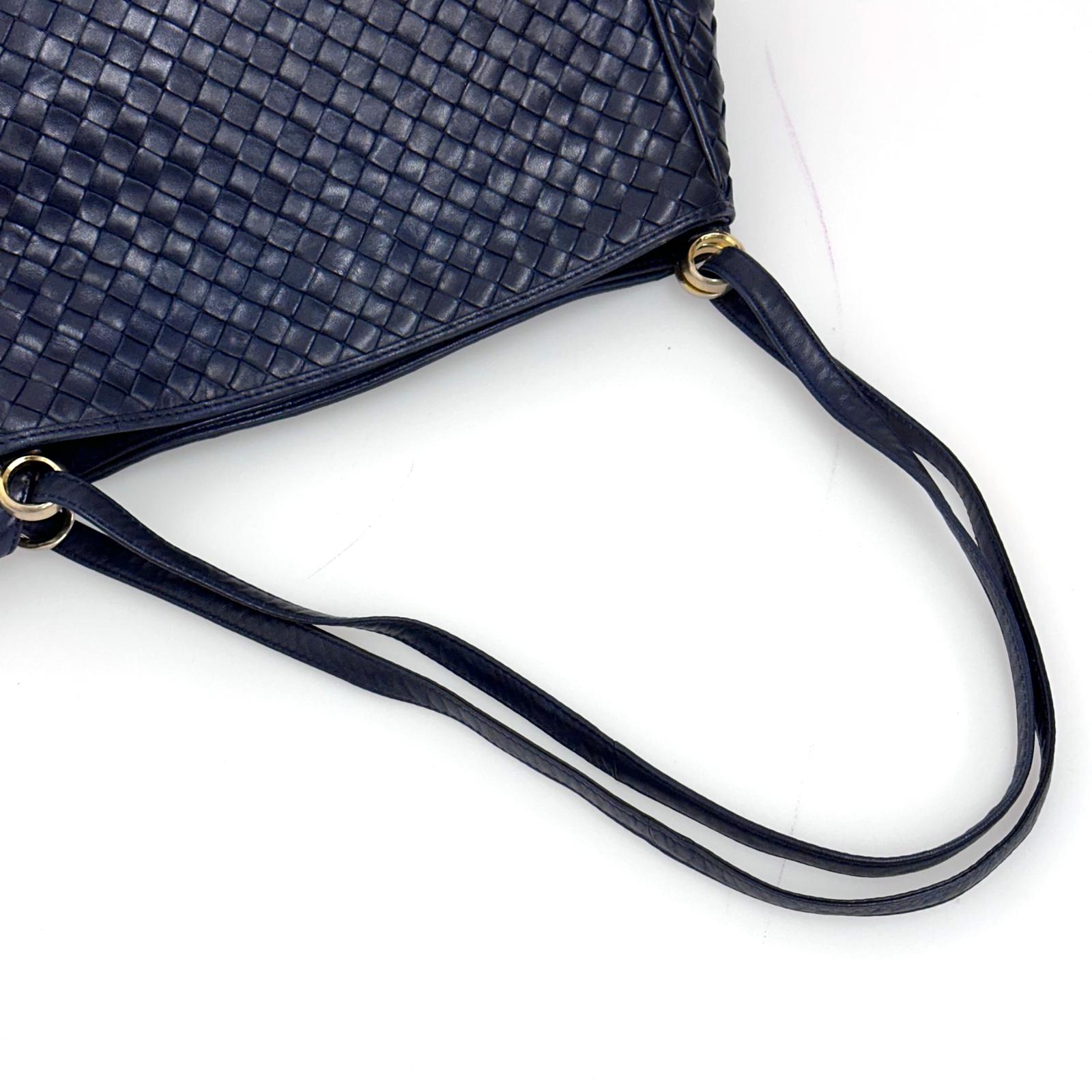 Bottega Veneta Borsa a due vie modello hobo in pelle intrecciata blu