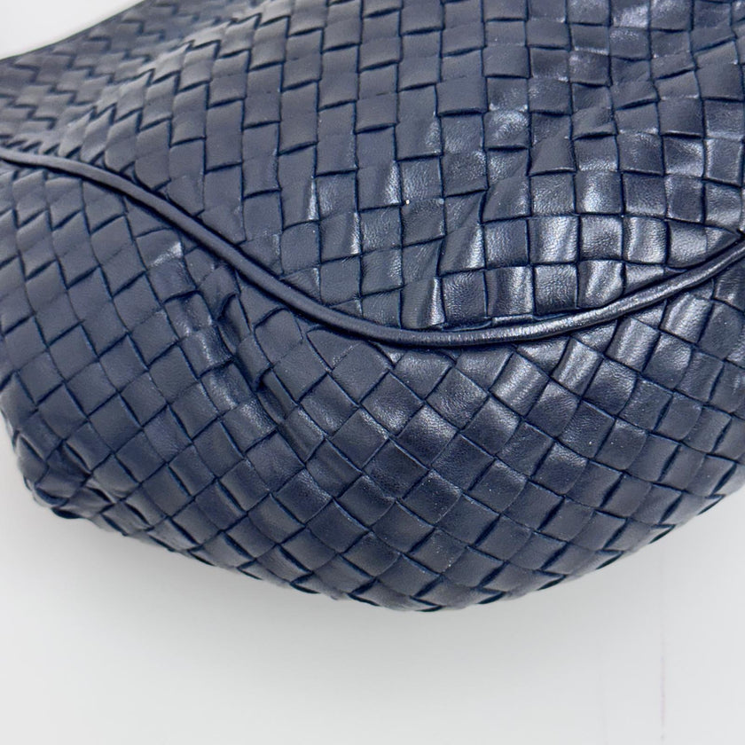 Bottega Veneta Borsa a due vie modello hobo in pelle intrecciata blu