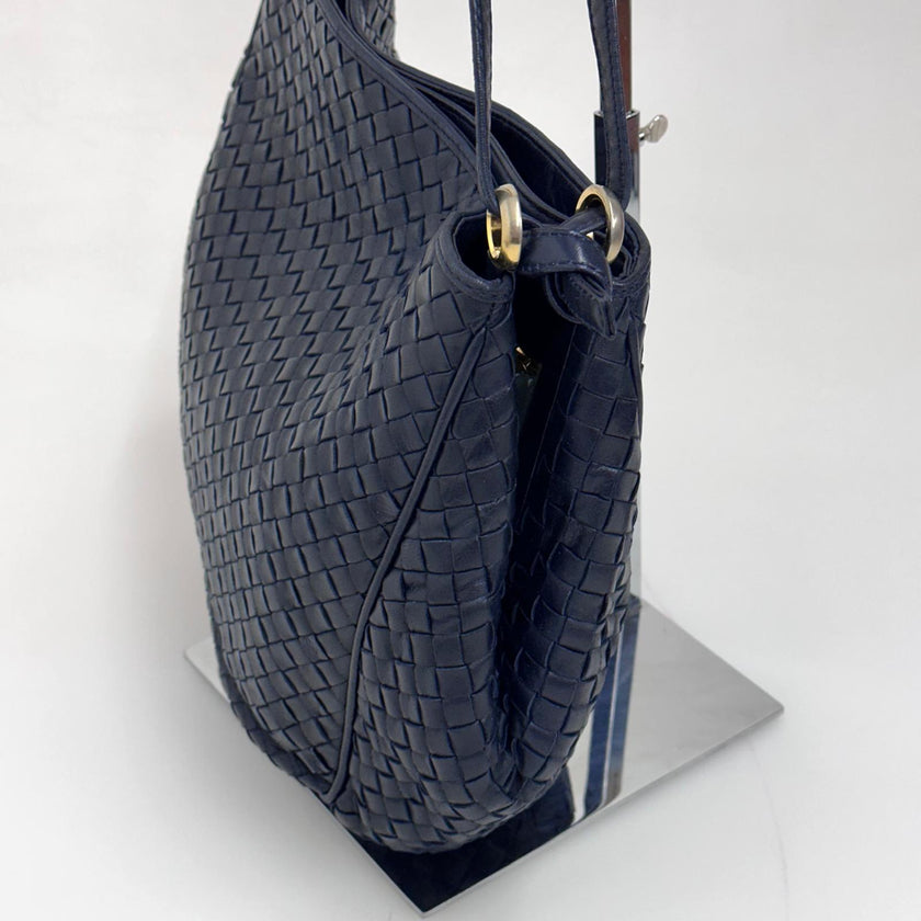 Bottega Veneta Borsa a due vie modello hobo in pelle intrecciata blu