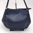 Bottega Veneta Borsa a due vie modello hobo in pelle intrecciata blu
