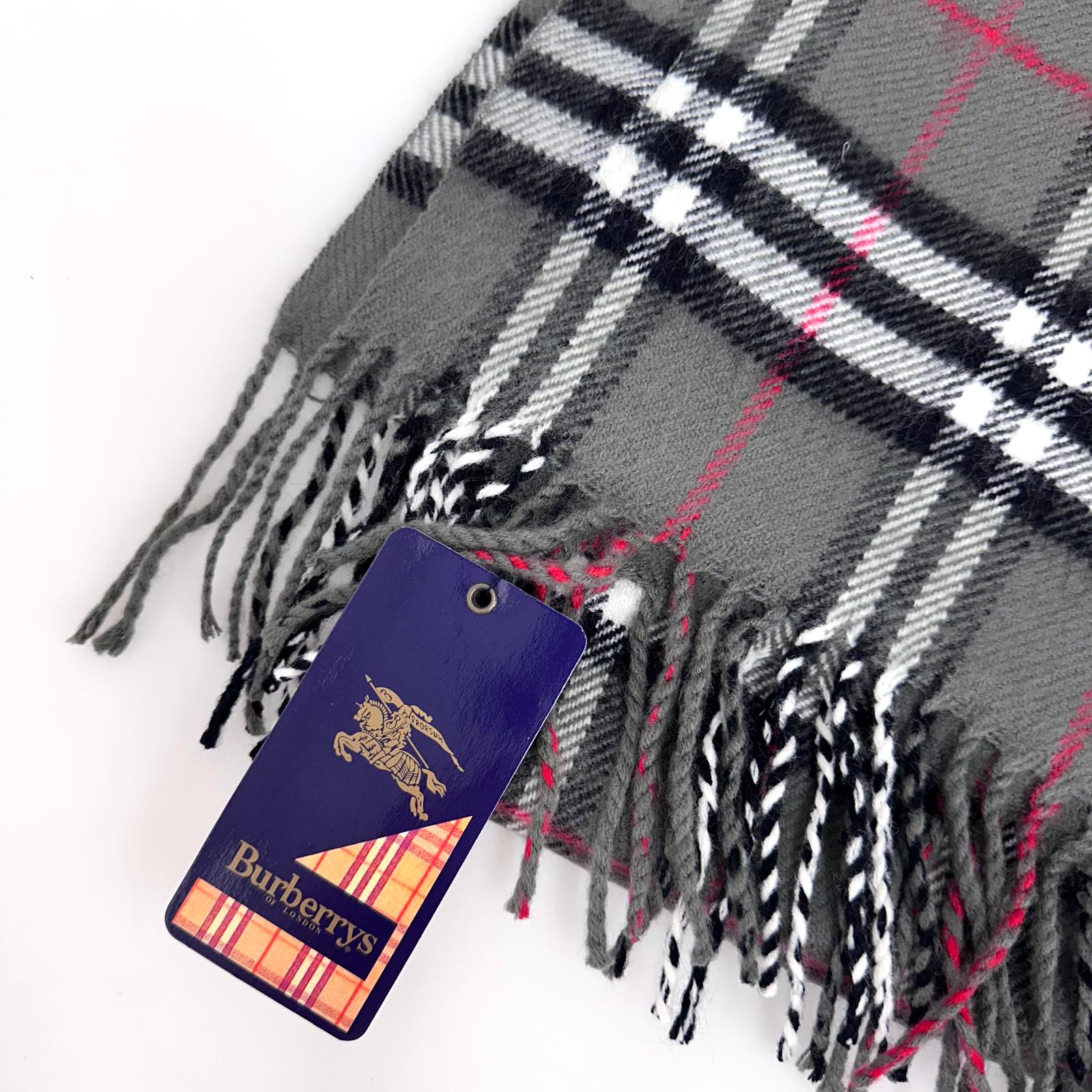 Burberry Sciarpa in lana con stampa check grigia mai usata