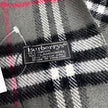 Burberry Sciarpa in lana con stampa check grigia mai usata