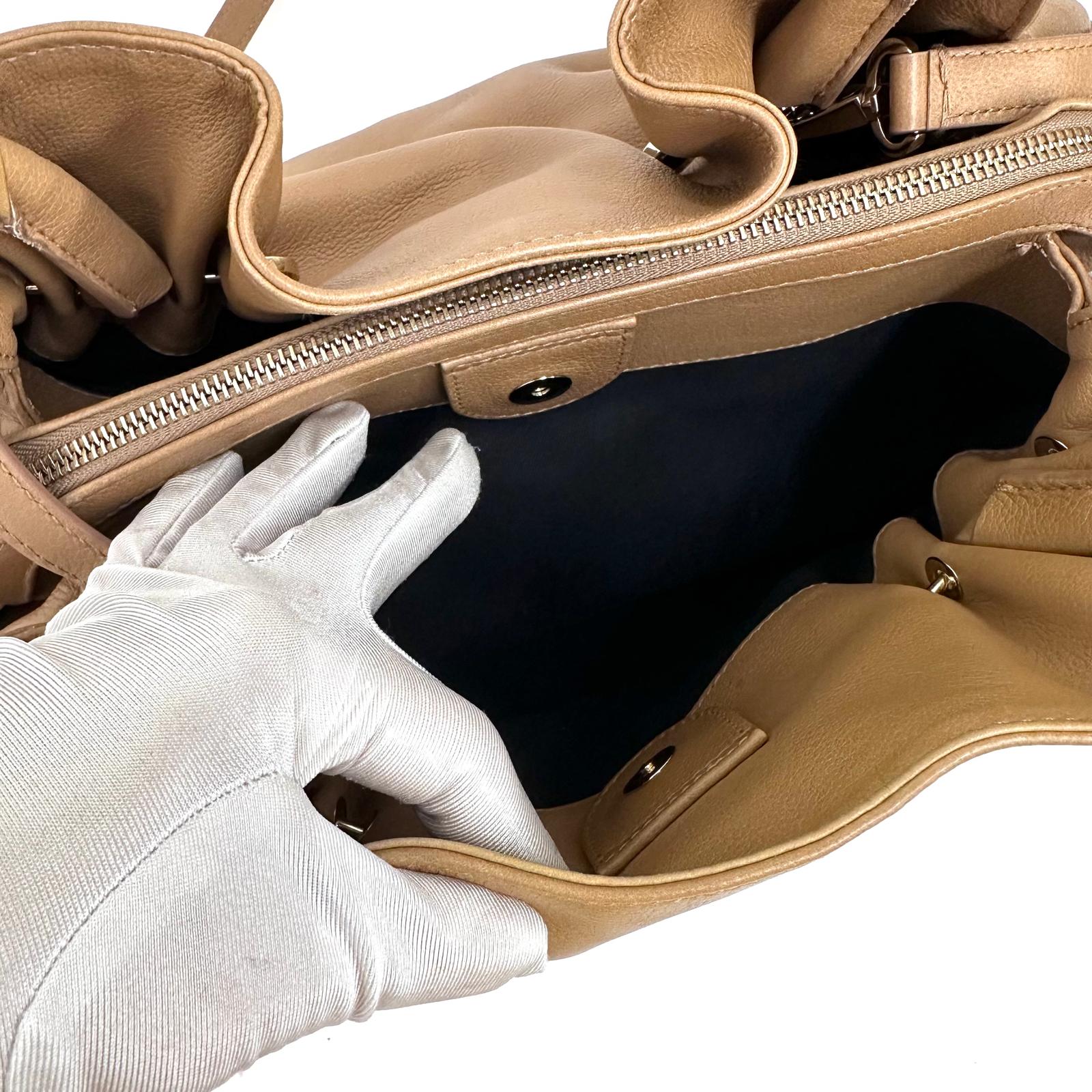 Bvlgari Borsa Twist in pelle martellata beige a due vie