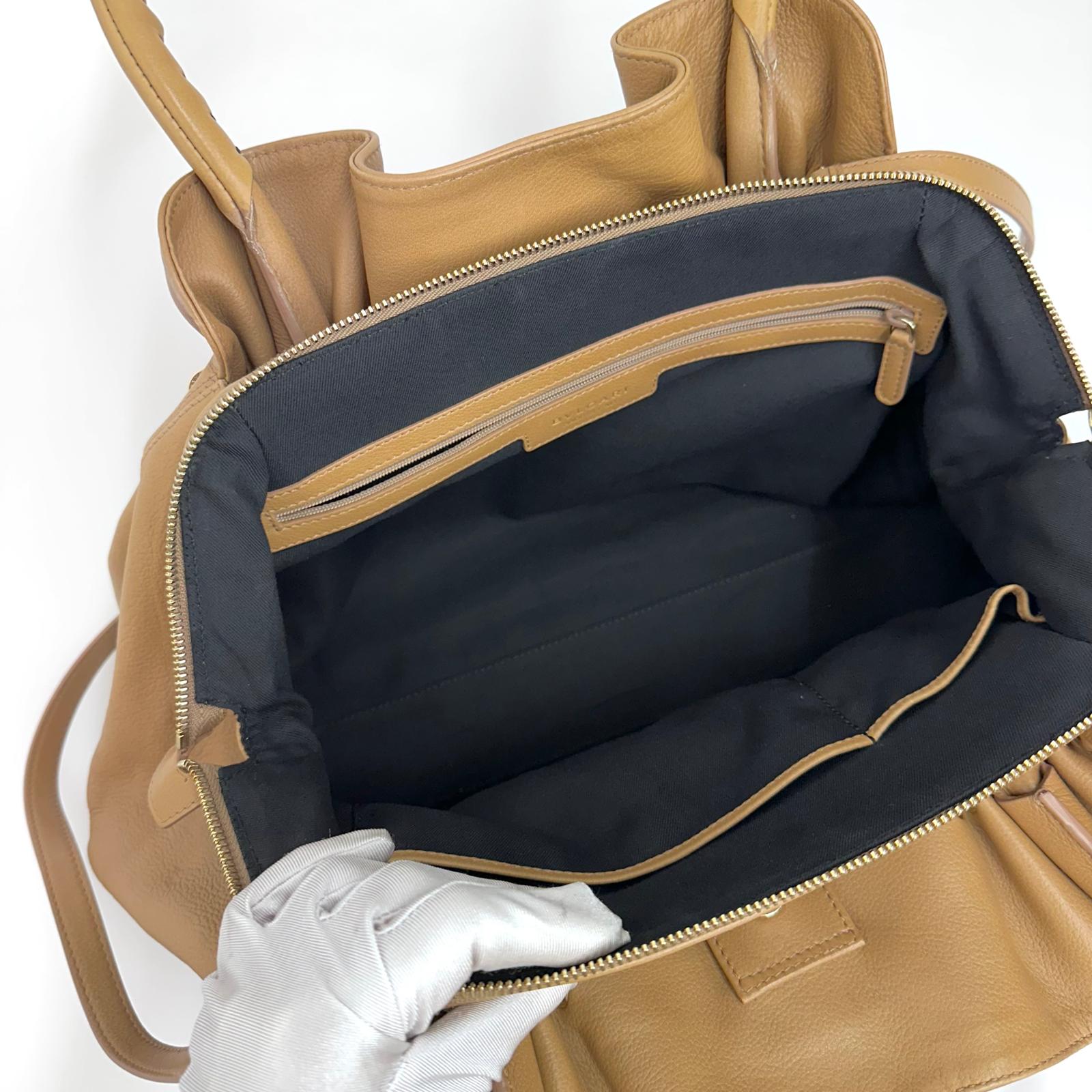 Bvlgari Borsa Twist in pelle martellata beige a due vie