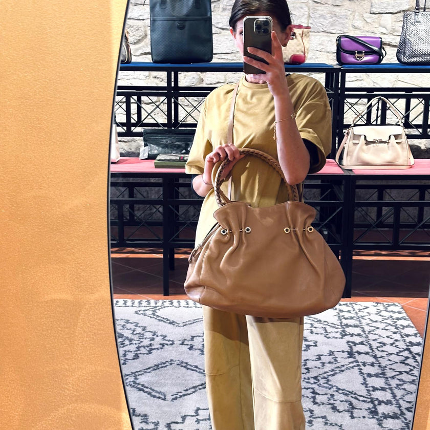 Bvlgari Borsa Twist in pelle martellata beige a due vie