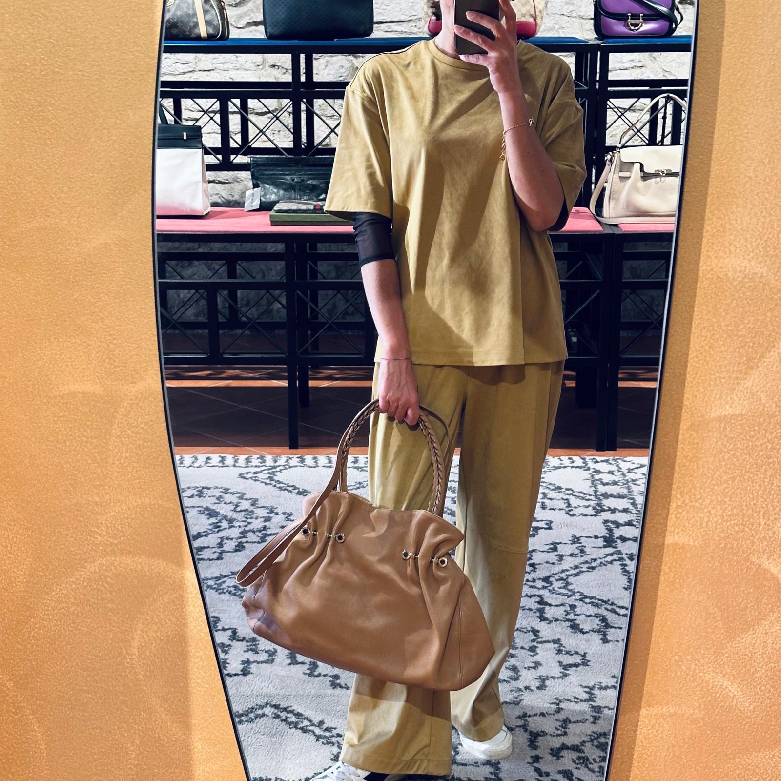 Bvlgari Borsa Twist in pelle martellata beige a due vie