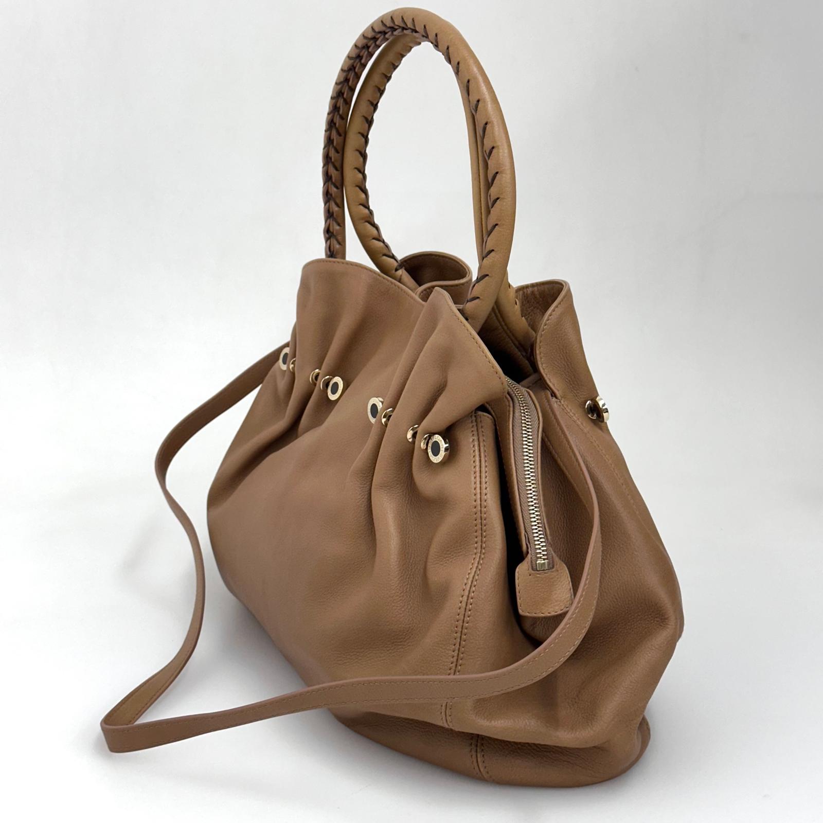 Bvlgari Borsa Twist in pelle martellata beige a due vie