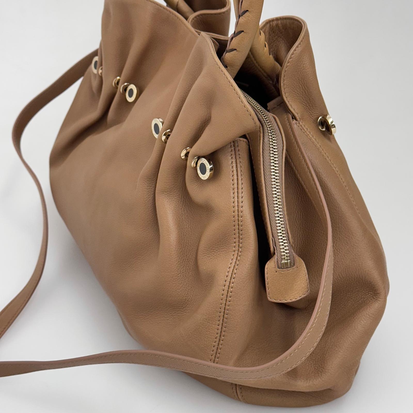 Bvlgari Borsa Twist in pelle martellata beige a due vie