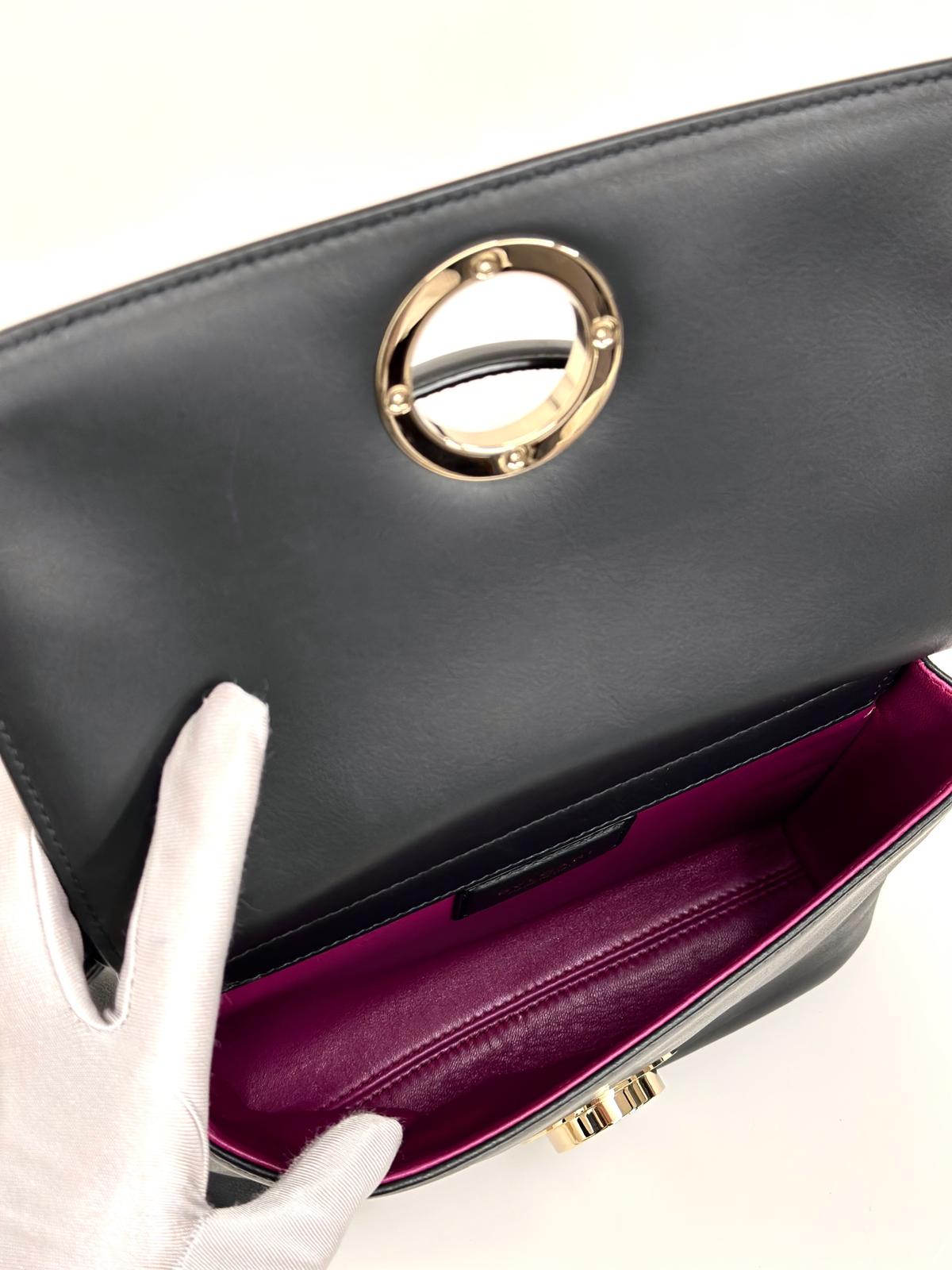 Bvlgari Borsa a due vie in Pelle Nera con Logo Acciaio