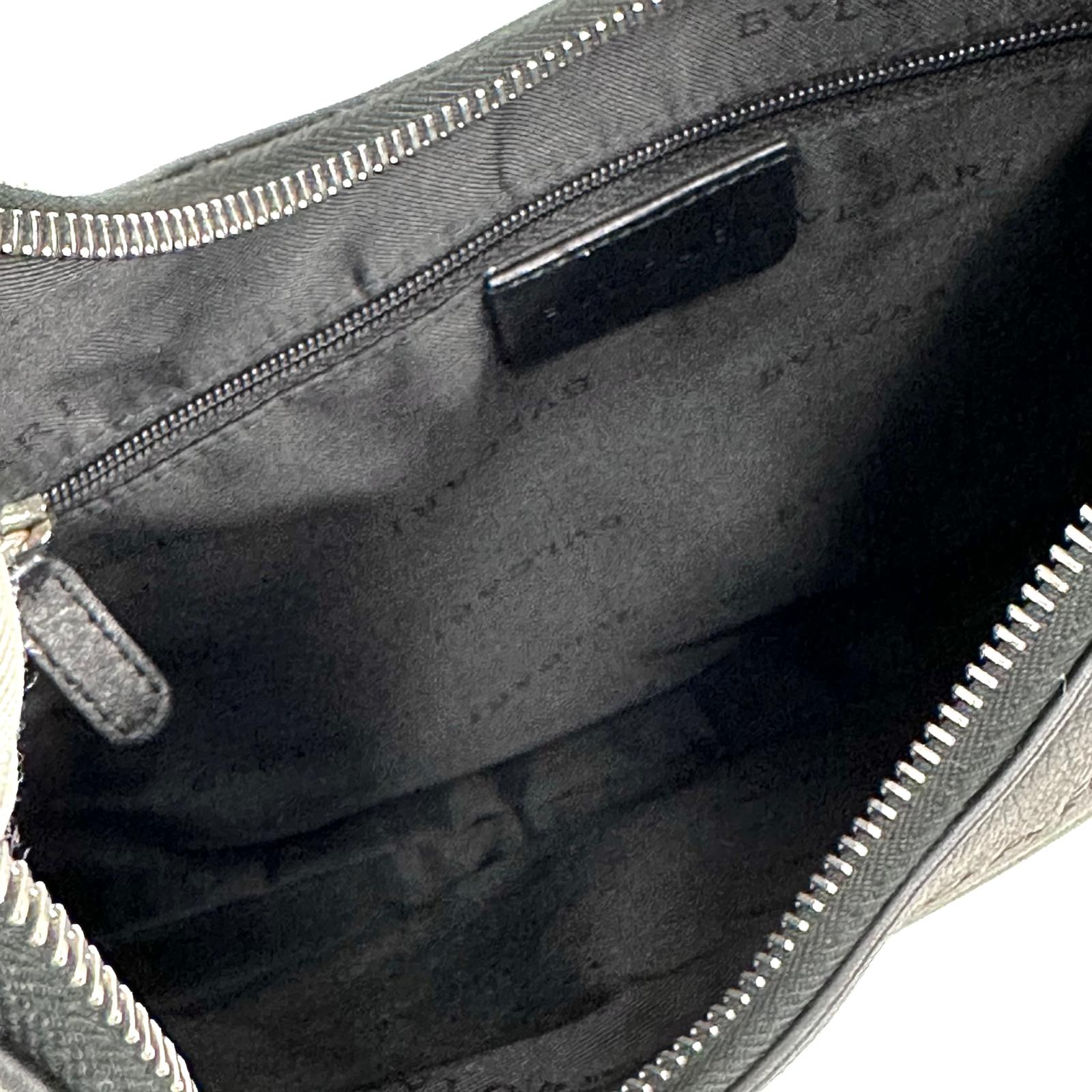 Bvlgari Borsa a spalla modello Hobo in tela monogram e pelle nera
