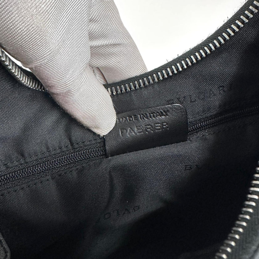 Bvlgari Borsa a spalla modello Hobo in tela monogram e pelle nera