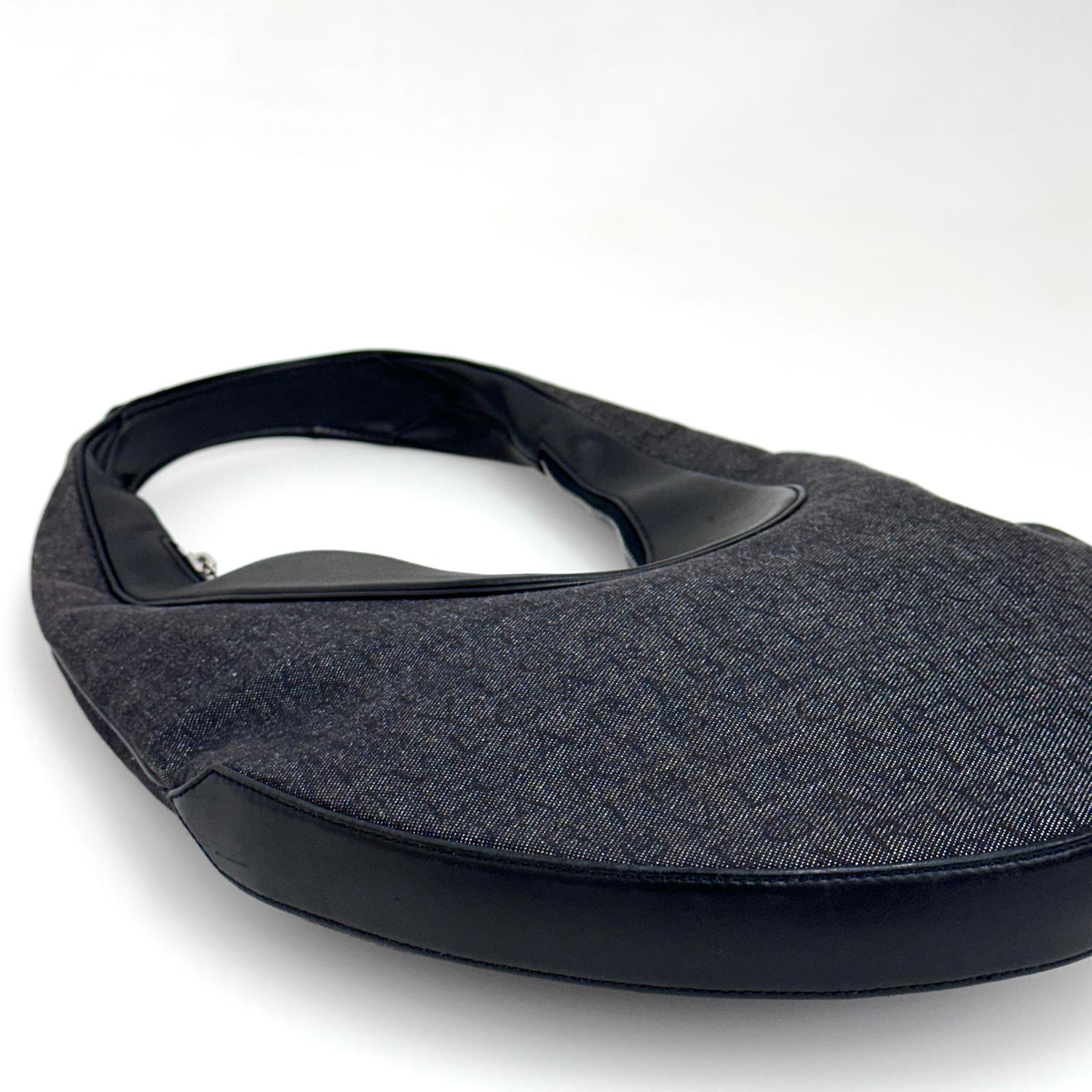 Bvlgari Borsa a spalla modello Hobo in tela monogram e pelle nera